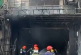 Căn nhà hai tầng bất ngờ bốc cháy dữ dội