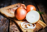 Tác dụng đáng ngạc nhiên của nước ép hành tây đối với sức khỏe và mái tóc