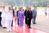 Thủ tướng Thái Lan vào Lăng viếng Chủ tịch Hồ Chí Minh; tưởng niệm các anh hùng liệt sĩ