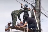 Trèo lên cột điện, người đàn ông bị điện giật tử vong