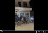 VIDEO: Hàng chục thanh niên cầm h/un/g k/hí 