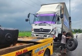 Va chạm trực diện, 2 ô tô bị rụng bánh ở Hà Tĩnh