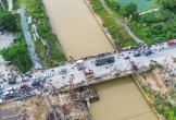 Tài xế ô tô tông hai xe máy rồi rơi sông đã tử vong