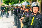 Hàng chục cảnh sát xuất hiện trước nhà em trai trùm giang hồ Đạt 