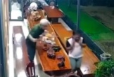 Đang nhậu trước nhà nghe 2 tiếng nổ, người đàn ông ôm cổ nghi trúng đạn, sau đó tử vong