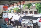 CLIP: Tài xế đột quỵ khi lái xe ô tô trên đường đông người