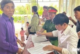 Một xã hoàn thành phát tiền quà Quốc khánh 2-9, người dân cười tươi như được mùa