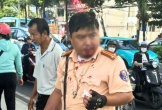Đang làm nhiệm vụ, trung tá cảnh sát giao thông bị người đàn ông nước ngoài đấm vào miệng