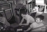 Phẫn nộ nam hành khách đánh tài xế xe đường dài khi đang lưu thông