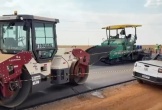 Xe lu cán tử vong 3 công nhân khi đang trải nhựa đường trên cao tốc