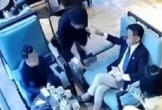 'Tổng tài' ra lệnh đánh người đến tận quán cà phê xin lỗi
