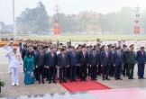 Các đại biểu dự Đại hội XIV của Đảng vào Lăng viếng Chủ tịch Hồ Chí Minh