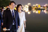 Tổng thống Hàn Quốc và Phu nhân dạo hồ Hoàn Kiếm, thưởng thức kem Thủy Tạ