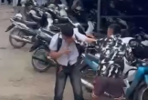 Nam sinh lớp 12 bị nhóm thanh niên mặc quần cộc đột nhập vào trường hành hung